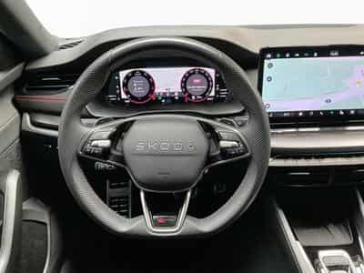 Skoda Octavia RS+DSG+DCC+LM19+P.Confort-Premium+360° (2025) - Foto 10