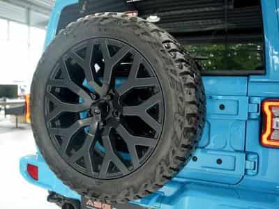 Jeep Wrangler BRUTE 2.0 T-GDI Sahara *1.H *Sonderlack (2025) - Foto 15
