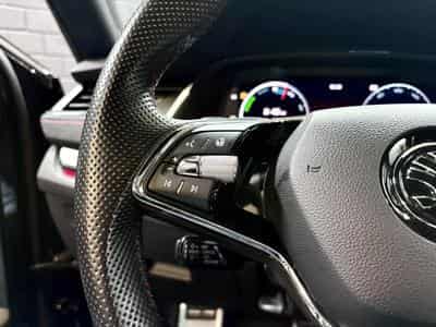 Skoda Octavia RS iV Combi PHEV 245 CV *MATRIX* *360°* HUD * CANTON * (2023) - Foto 10