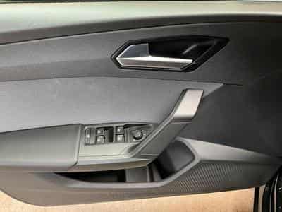 Seat Leon FR+P.Confort+Connectivity-Box+Full-Link+P,Rangement (2023) - Foto 14