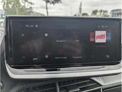 Peugeot 208 GT LINE BLACK EDITION 1.2 PURETECH (2024) - Photo 11