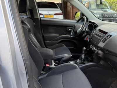 Peugeot 4007 (2009) - Photo 8