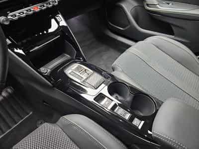 Peugeot 2008 1.2 Hybrid 145 E-DSC6 GT (2025) - Photo 11