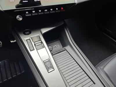 Peugeot 308 1.2 Hybrid e-DSC6 145 GT (2026) - Photo 11