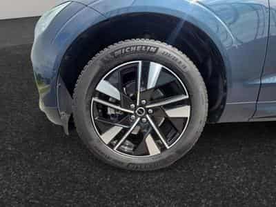 Volvo XC60 B5 Core / Essence Facelift (2025) - Photo 11
