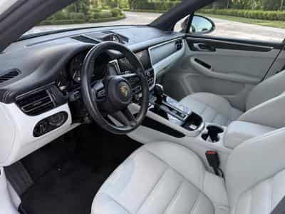 Porsche Macan T MY24 (2023) - Photo 2