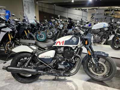 Royal Enfield Shotgun 650 stencil white (2026) - Photo 1
