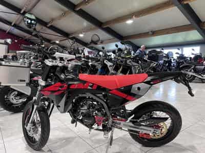 Fantic Motard PERFORMANCE 2T (2026) - Foto 4