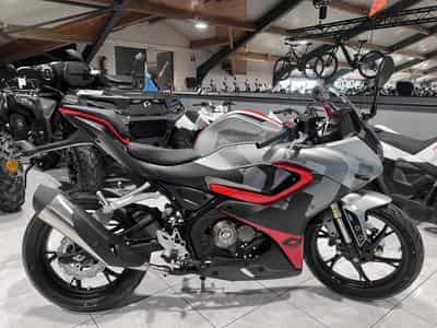 QJmotor SRK 125 R (2026) - Photo 1