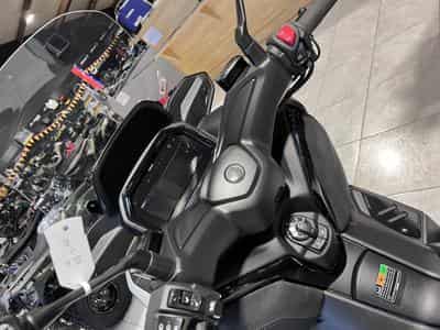 Yamaha X-Max TECH MAX + (2026) - Photo 7
