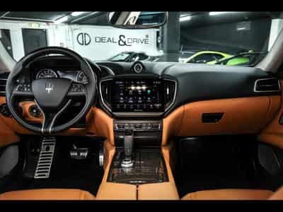 Maserati Ghibli TROFEO 3.8 V8 RWD (580 CH) - CARBON PACK INT / EXT (2023) - Photo 14