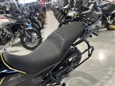 Zontes 703 F BLACK/GOLD 21 + Pack valises offert (2026) - Foto 5