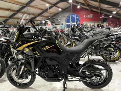 Zontes 703 F BLACK/GOLD 19 + Pack valises offert (2026) - Foto 4