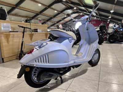 Vespa 946 Snake (2026) - Photo 3