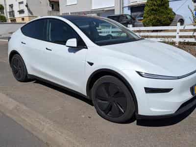 Tesla Model Y Long Range RWD (2025) - Photo 1
