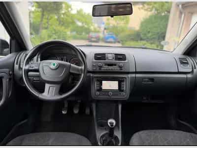 Skoda Fabia 1.6TDI 105 1er main ! (2013) - Photo 5