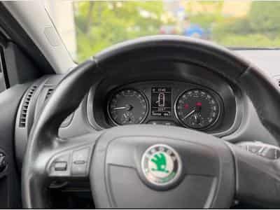 Skoda Fabia 1.6TDI 105 1er main ! (2013) - Photo 9