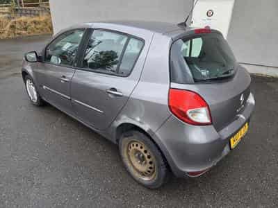 Renault Clio 1.5 Dci 88 CV (2011) - Photo 2