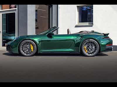 Porsche 911 (992.2) TURBO S 3.6 CABRIOLET PDK (711 CH) - OAK GREEN METAL (2026) - Photo 2