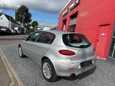 Alfa-Romeo 147 1.9 JTD (2008) - Photo 2