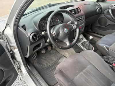 Alfa-Romeo 147 1.9 JTD (2008) - Photo 10