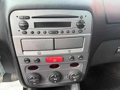 Alfa-Romeo 147 1.9 JTD (2008) - Photo 11