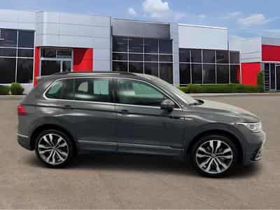 VW Tiguan TIGUAN 1.5 TSI 150ch DSG7 R-Line Exclusi (2024) - Photo 1