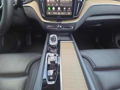Volvo XC60 Facelift B5 AWD Ultra Dark/ Essence (2025) - Photo 11