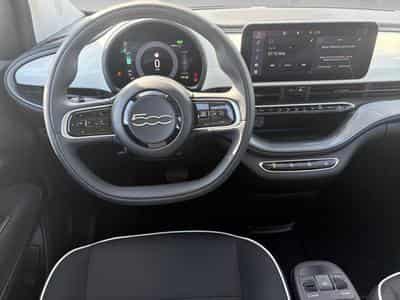 Fiat 500 500e 42 kWh LIMO (2023) - Photo 7