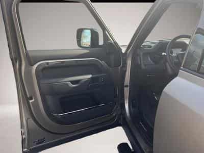 Land-Rover Defender (2026) - Photo 7