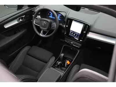 Volvo XC40 2.0 B4 MHD 197  Black Edition (2026) - Photo 12
