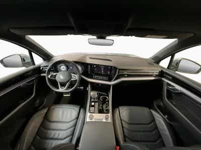 VW Touareg R-Line+DSG+V6+4M+AHK+Luft. (2023) - Photo 2