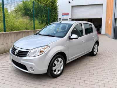 Dacia Sandero 1.5 dCi Laureate (2011) - Photo 1