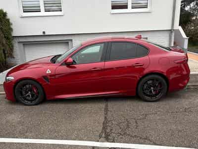 Alfa-Romeo Giulia quadrifoglio (2017) - Foto 1