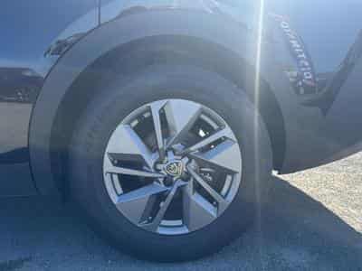 Peugeot 408 HYBRID 145 ALLURE E-DCS6 (2025) - Photo 10