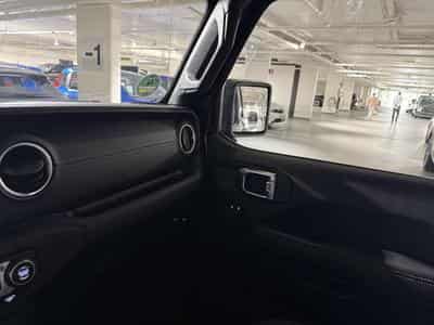 Jeep Wrangler 2.0 T-GDi Unlimited Sahara Automatik (2023) - Photo 4