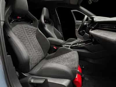 Audi RS3 NEW MODEL / GARANTIE-AUDI-2029 / RS-SEATS/ PACK CARBON (2026) - Photo 4