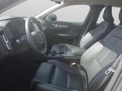 Volvo XC40 B3 Core 2026 / Essence (2025) - Foto 9