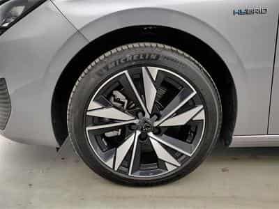 Peugeot 308 1.6 Hybrid Allure S&S GPS/CAMERA/PDC/ACC/JA 17" (2023) - Photo 6