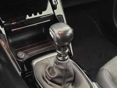 Peugeot 208 1.2i PureTech Allure NAVI / S-CUIR / FULL LED (2023) - Photo 12