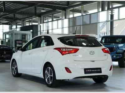 Hyundai i30 YES! *1.Hand *Tempomat *Navi *Bluetooth (2016) - Foto 9