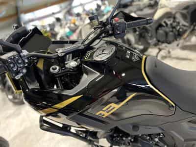 Zontes 703 F BLACK/GOLD 21 + Pack valises offert (2026) - Photo 6
