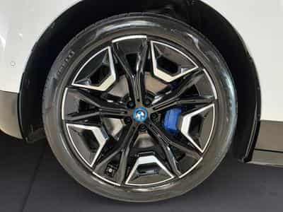 BMW iX iX xDrive40 (2024) - Photo 11