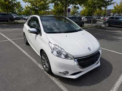 Peugeot 208 1.6 16v Allure Pano Navi PDC (2014) - Photo 1
