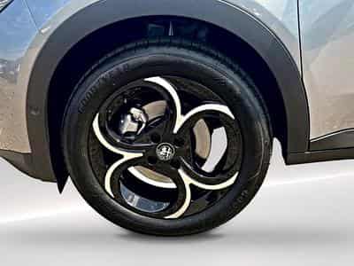 Alfa-Romeo JUNIOR 1.2 IBRIDA 145 SPECIALE E-DCT6 (2026) - Foto 9