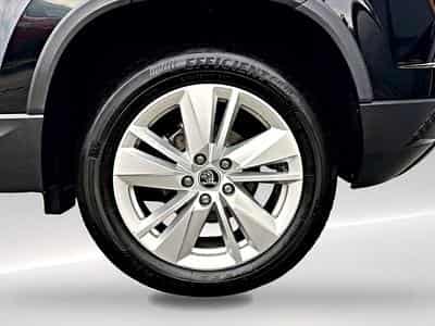 Skoda KAROQ 1.5 TSI 150 SELECTION DSG7 (2025) - Foto 9