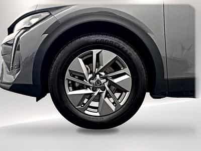 Peugeot 408 HYBRID 145 ALLURE E-DCS6 (2024) - Photo 9