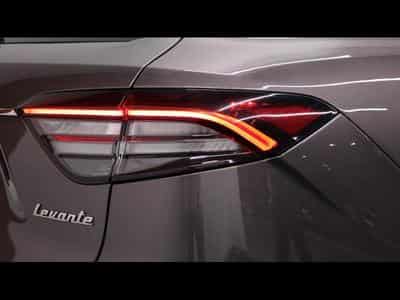 Maserati Levante Modena 3.0 V6 Q4 350 Auto (2023) - Photo 11