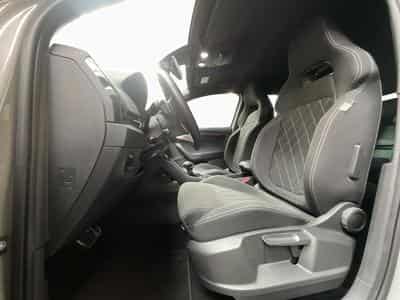 Skoda Karoq Sportsline+DSG+P.Travel+AHK+Easy-Open+Led+Navi (2025) - Photo 9