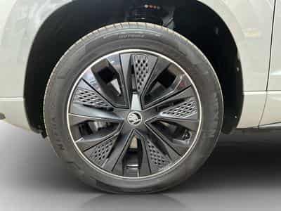 Skoda Karoq Sportsline+DSG+P.Travel+AHK+Easy-Open+Led+Navi (2025) - Photo 8